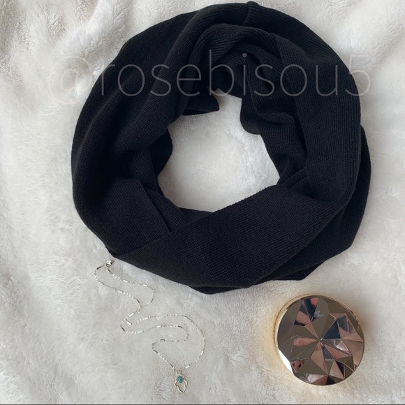 RoseBisou5 | 5PinkKisses Accessories - 🧣♥️Luxe Knit Infinity Scarf BLACK